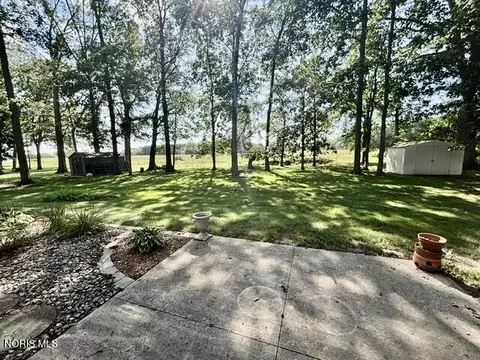 Exterior - 113 Scott Dr, Bryan, OH 43506 photo 5 of 11