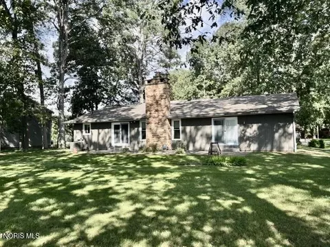 Exterior - 113 Scott Dr, Bryan, OH 43506 photo 4 of 11