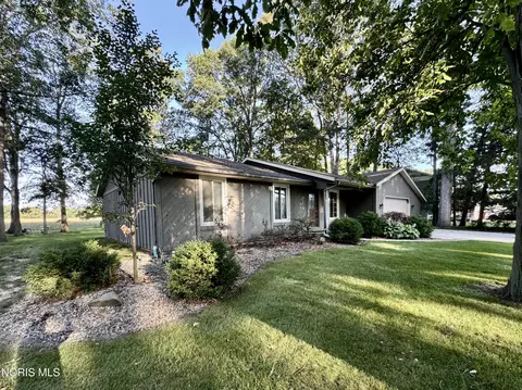 Exterior - 113 Scott Dr, Bryan, OH 43506 photo 8 of 11