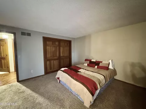 Bedroom - 113 Scott Dr, Bryan, OH 43506 photo 4 of 8