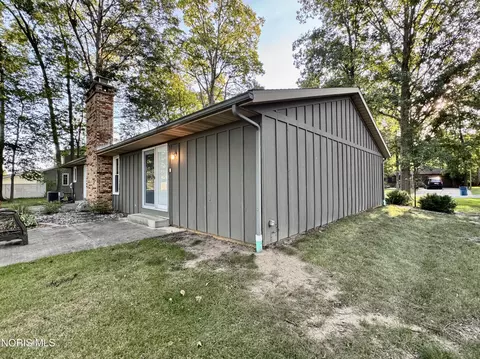 Exterior - 113 Scott Dr, Bryan, OH 43506 photo 2 of 11