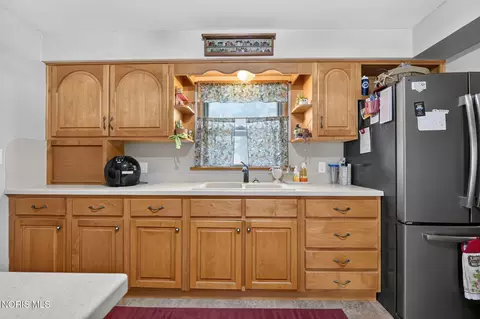 Kitchen - 246 Eagle St, Findlay, OH 45840 photo 4 of 5