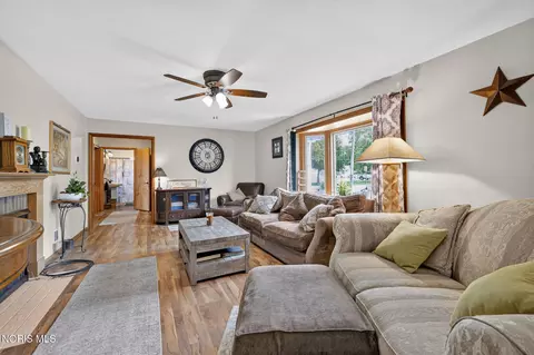 Living - 246 Eagle St, Findlay, OH 45840 photo 3 of 4