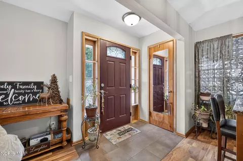 Entry Way - 246 Eagle St, Findlay, OH 45840 photo 1 of 2