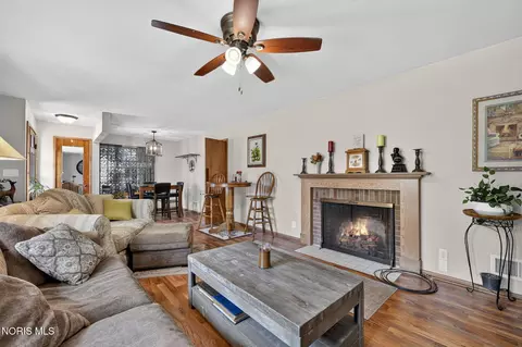 Living - 246 Eagle St, Findlay, OH 45840 photo 4 of 4