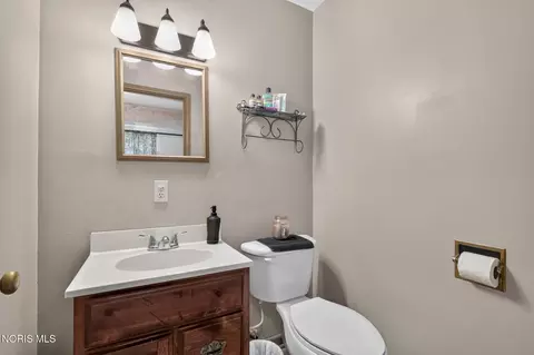 Bath - 246 Eagle St, Findlay, OH 45840 photo 1 of 2