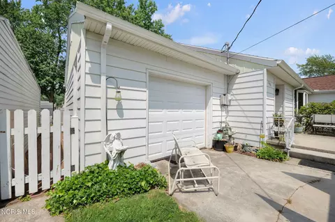 Exterior - 246 Eagle St, Findlay, OH 45840 photo 5 of 10