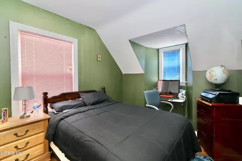 Bedroom - 825 Secor Rd, Toledo, OH 43607 photo 5 of 8
