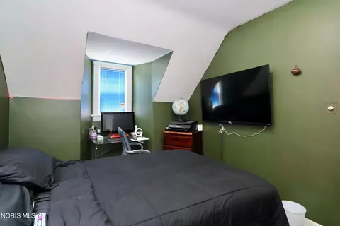 Bedroom - 825 Secor Rd, Toledo, OH 43607 photo 6 of 8