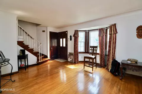 Entry Way - 825 Secor Rd, Toledo, OH 43607 photo 2 of 5