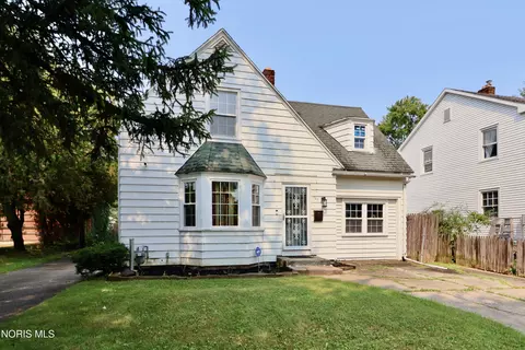 Exterior - 825 Secor Rd, Toledo, OH 43607 photo 2 of 5