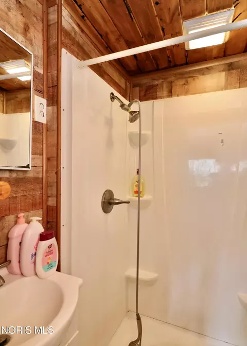 Bath - 825 Secor Rd, Toledo, OH 43607 photo 2 of 6