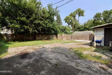 Exterior - 825 Secor Rd, Toledo, OH 43607 photo 3 of 5