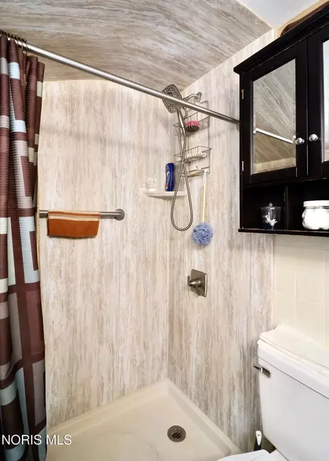 Bath - 825 Secor Rd, Toledo, OH 43607 photo 4 of 6