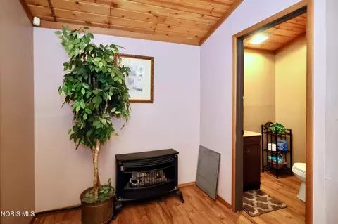 Entry Way - 825 Secor Rd, Toledo, OH 43607 photo 4 of 5
