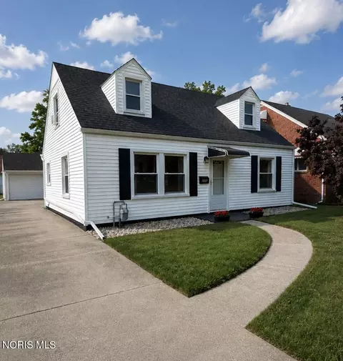 2748 106th St, Toledo, OH 43611