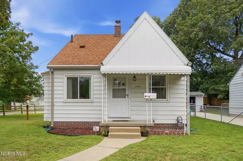 2660 Oak Grove Pl, Toledo, OH 43613