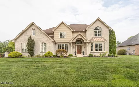 4810 Farm Creek Ln, Sylvania, OH 43560