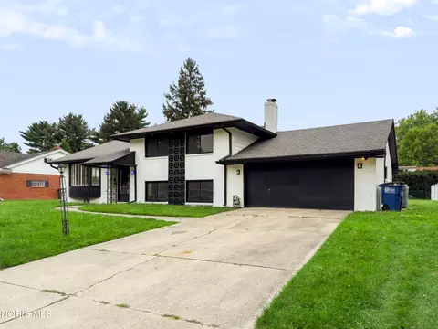 3748 S Beverly Hills Dr, Toledo, OH 43614