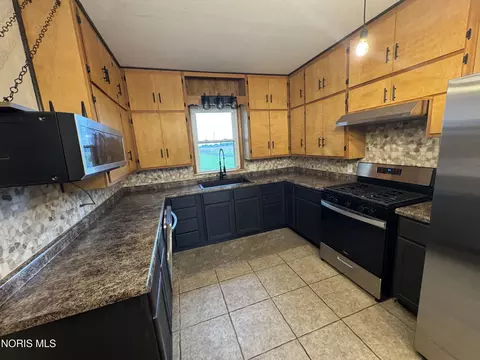 Kitchen - 05366 County Road 19, Stryker, OH 43557 photo 2 of 4