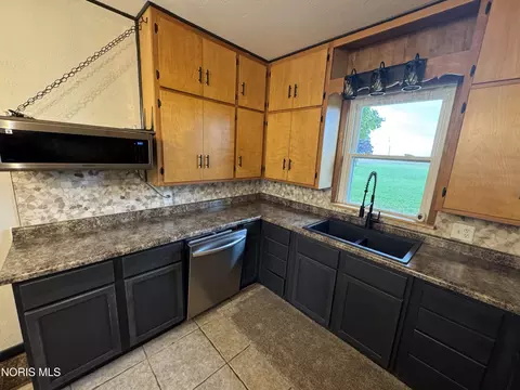 Kitchen - 05366 County Road 19, Stryker, OH 43557 photo 4 of 4
