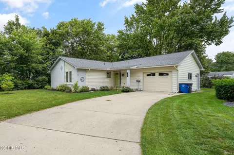 1037 Westbrook Dr, Perrysburg, OH 43551
