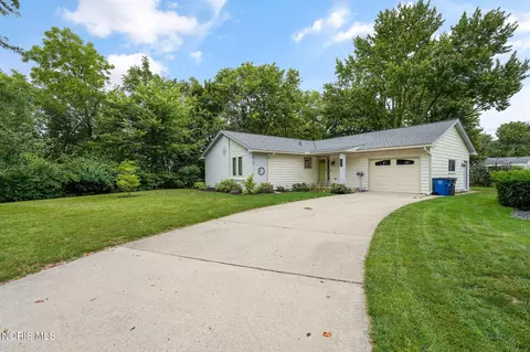 1037 Westbrook Dr, Perrysburg, OH 43551