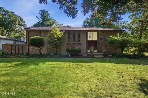 5426 Woodridge Dr, Toledo, OH 43623