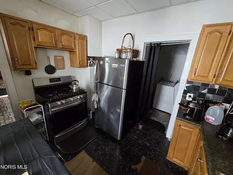 Kitchen - 1274 Campbell St, Toledo, OH 43607 photo 1 of 2