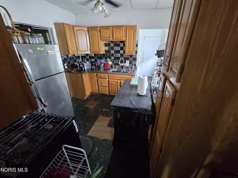 Kitchen - 1274 Campbell St, Toledo, OH 43607 photo 2 of 2