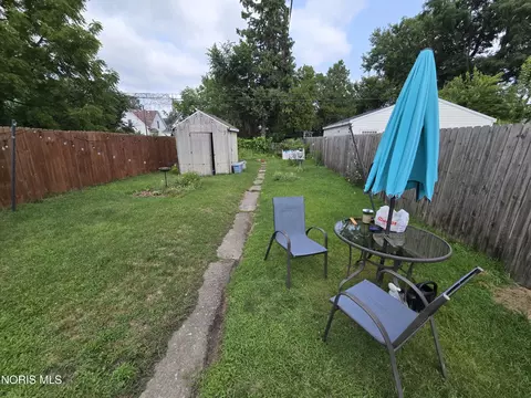 Exterior - 1274 Campbell St, Toledo, OH 43607 photo 2 of 3