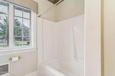 Bath - 803 Union St, Ada, OH 45810 photo 6 of 6