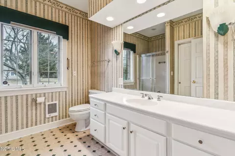 Bath - 803 Union St, Ada, OH 45810 photo 2 of 6