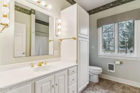 Bath - 803 Union St, Ada, OH 45810 photo 5 of 6