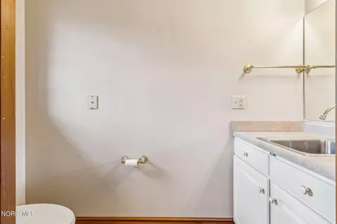 Bath - 803 Union St, Ada, OH 45810 photo 1 of 6
