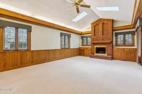 Living - 803 Union St, Ada, OH 45810 photo 2 of 3
