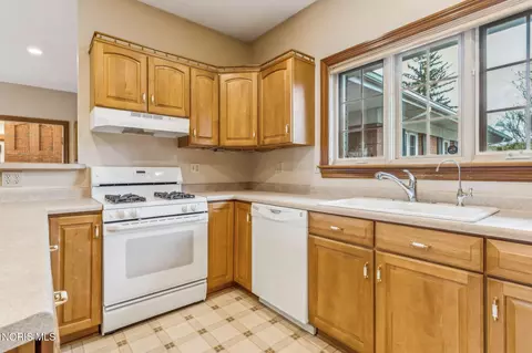 Kitchen - 803 Union St, Ada, OH 45810 photo 4 of 6