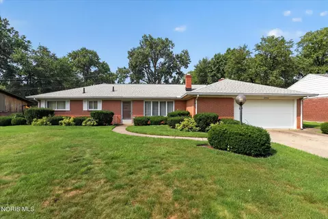 2322 Greenlawn Dr, Toledo, OH 43614