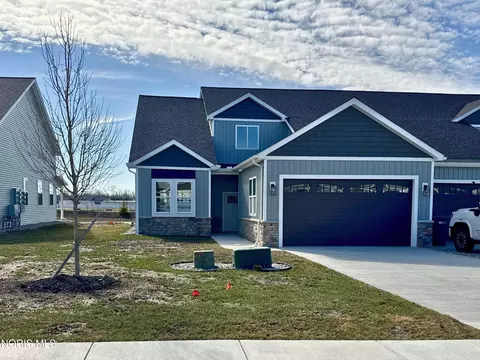 194 E Bridge Rd, Northwood, OH 43619