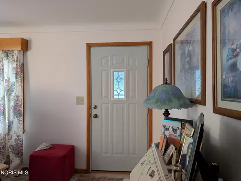 Entry Way - 404 E Union St, Walbridge, OH 43465 photo 3 of 3