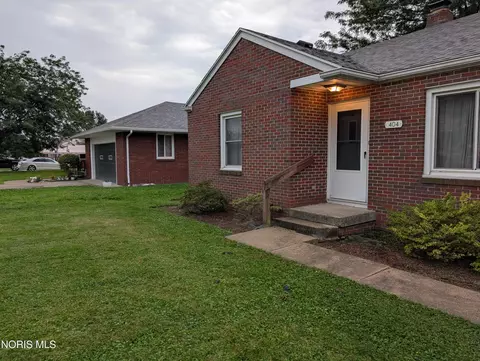 Exterior - 404 E Union St, Walbridge, OH 43465 photo 6 of 7