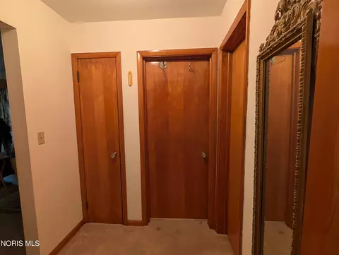 Entry Way - 404 E Union St, Walbridge, OH 43465 photo 1 of 3