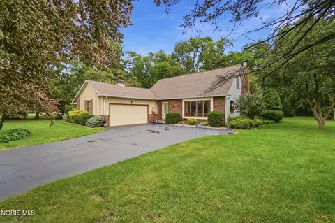 354 Colony Rd, Rossford, OH 43460