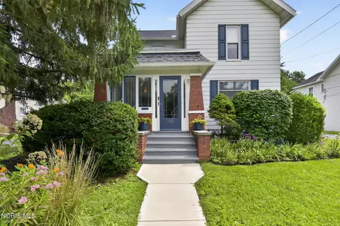 203 Buttonwood Ave, Bowling Green, OH 43402