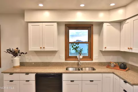 Kitchen - 121 Avalon Dr, Bryan, OH 43506 photo 3 of 4