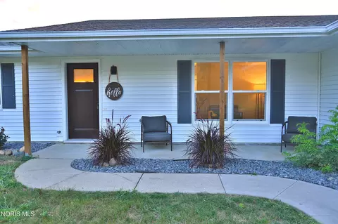 Exterior - 121 Avalon Dr, Bryan, OH 43506 photo 2 of 5