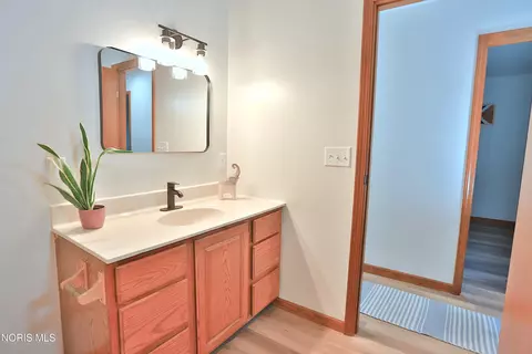Bath - 121 Avalon Dr, Bryan, OH 43506 photo 3 of 4