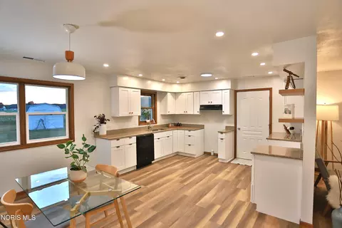 Kitchen - 121 Avalon Dr, Bryan, OH 43506 photo 1 of 4