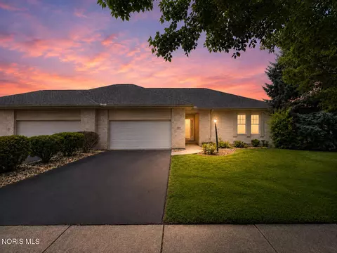 2547 Lake Vista Dr, Toledo, OH 43614