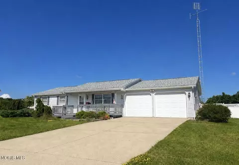 4216 W Rolling Meadows Blvd, Defiance, OH 43512